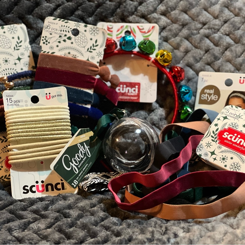 Scunci Assorted Hair Accessories Lot. NWT. 7 pieces.